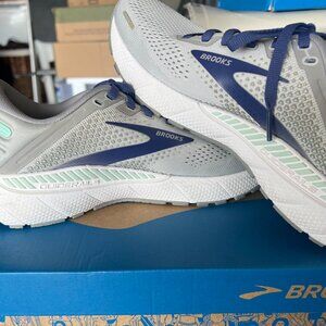 NWT Brooks Women's Size 9 Adrenaline GTS 22 Supportive Running Shoe